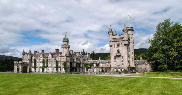14 прекрасных замков в Шотландии — от руин на скалах до современных королевских резиденций